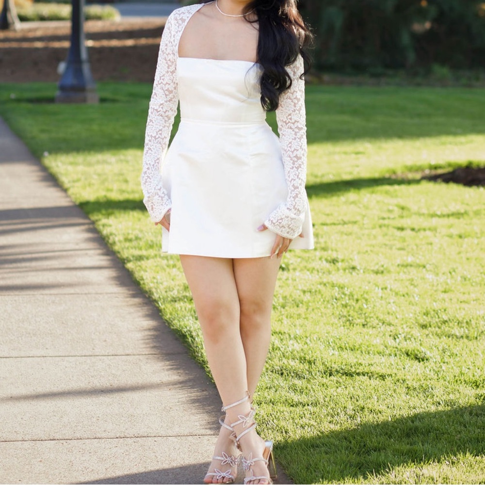 Elegant White Lace Sleeve Dress